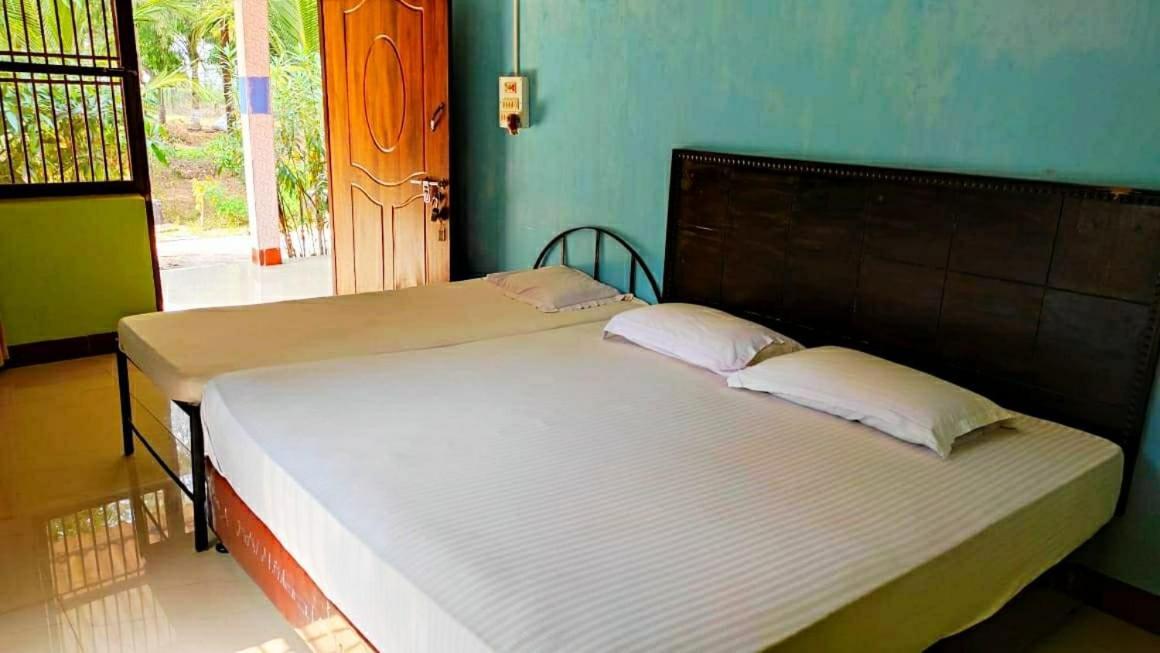Estuarine Village Resort Satabhaya Ngoại thất bức ảnh