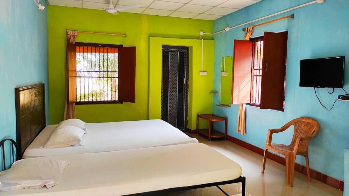 Estuarine Village Resort Satabhaya Ngoại thất bức ảnh