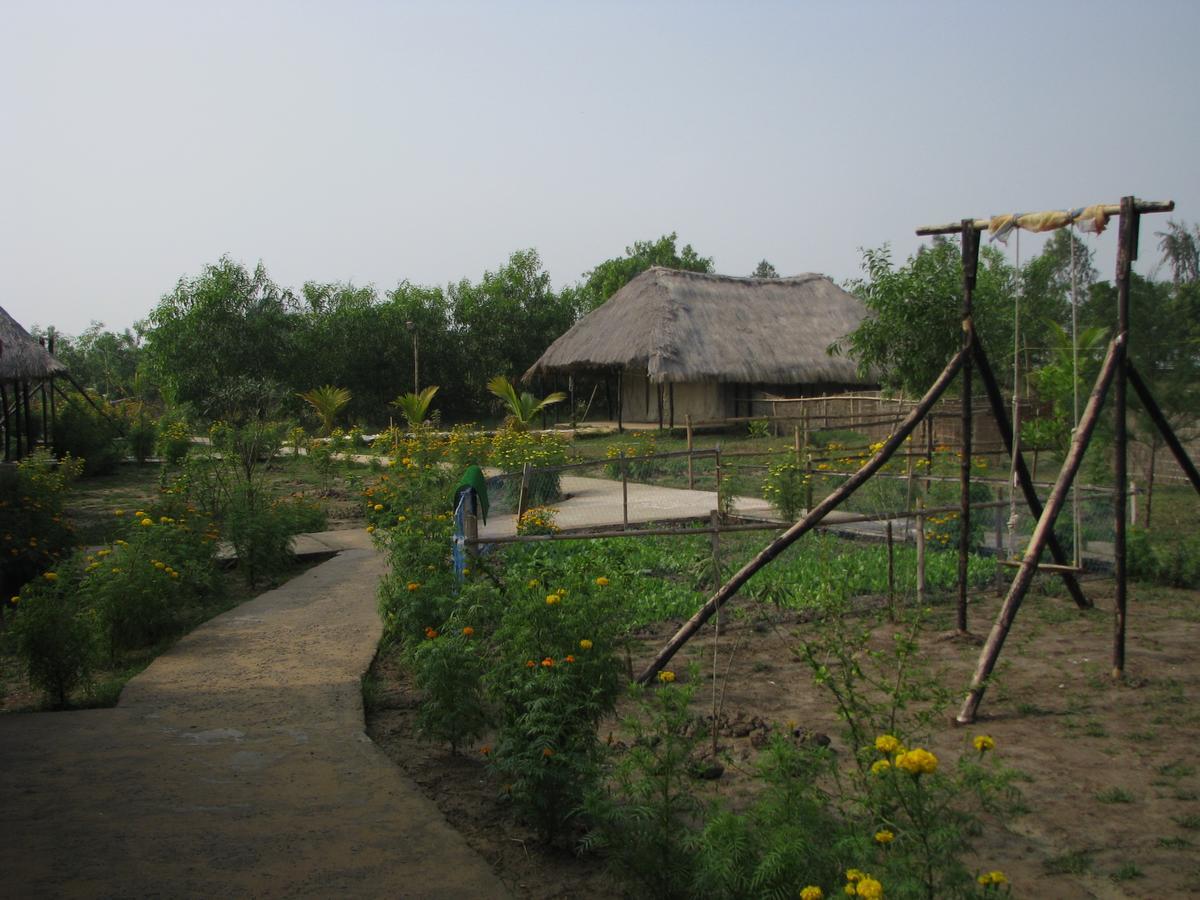 Estuarine Village Resort Satabhaya Ngoại thất bức ảnh